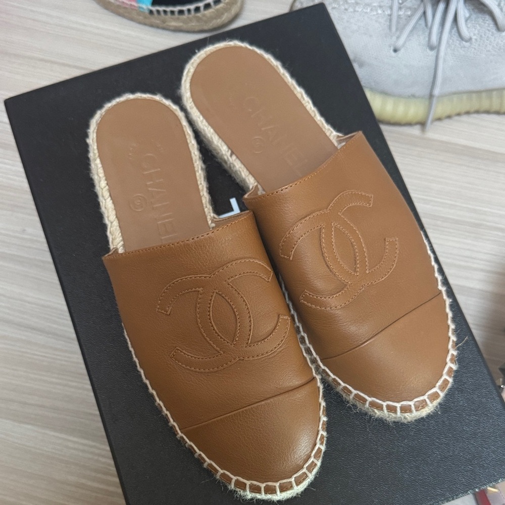 CHANEL Tan Espadrille Slides